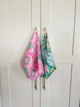 Load image into Gallery viewer, Bright Christmas Hand Towel
