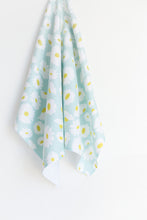 Load image into Gallery viewer, White Daisy Hand Towel
