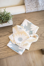 Load image into Gallery viewer, Daisy Hand Towel
